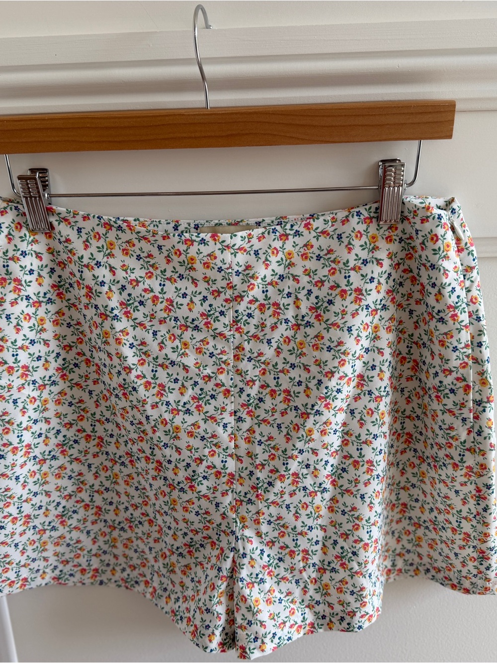Byrdie Golf Social Wear Floral Golf Short (Size Medium)